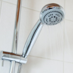 シャワーヘッドにカビが発生する原因と３つの掃除方法！