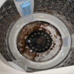 ビックリするほど汚れが落ちる！洗濯槽の黒カビの取り方とは！？